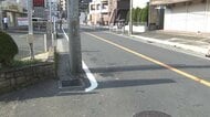 横浜で乗用車が電柱に衝突　居眠り運転か　14歳中学生が骨折するなど5人けが、命に別条なし