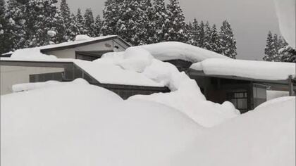 屋根で雪に埋もれ70代夫婦が死亡　雪下ろし中の事故か　秋田・大仙市