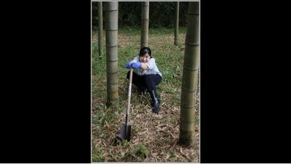 愛子さまがタケノコ掘りに挑戦も苦戦！宮内庁が御料牧場で静養された際の天皇ご一家の写真を公開