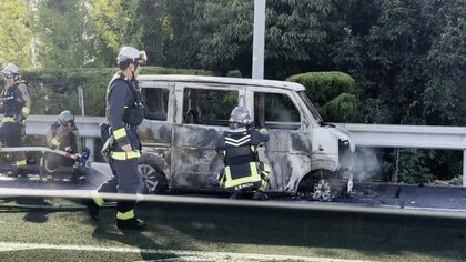 「長崎自動車道」で軽自動車が全焼 運転の70代男性は逃げて無事  目立った渋滞はなし