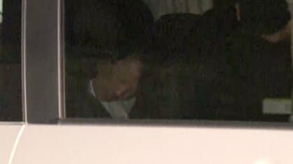 14時間後に警察突入し48歳男逮捕…同居女性人質にとりアパート立てこもり　大阪・枚方市