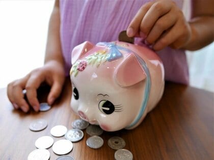 【小学館JS研究所】女子小学生のおこづかい事情　お金が足りない時はどうする？低学年1位「お手伝い」、高学年1位「お母さんに頼む」高学年ではフリマという選択肢も