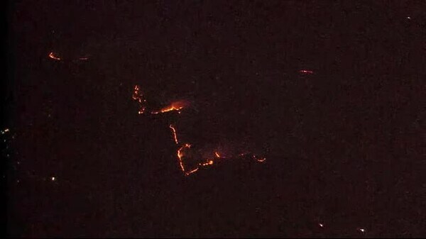 【ヘリ中継】建物の延焼を確認「大船渡の山火事6日目」依然火の勢い衰えず 岩手県【ヘリ中継】建物の延焼を確認「大船渡の山火事6日目」依然火の勢い衰えず 岩手県