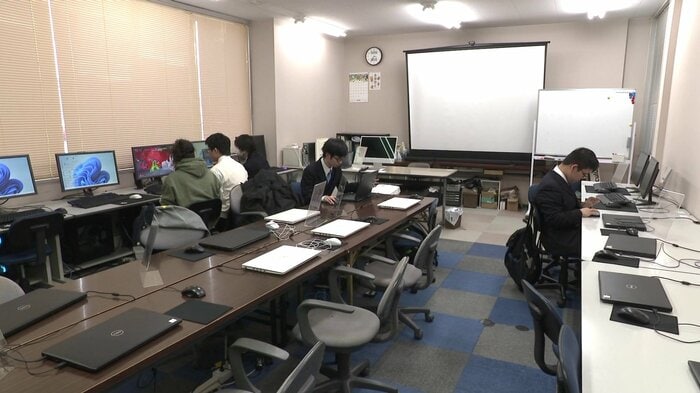 秋田クラーク高等学院(秋田市)で学ぶ生徒たち