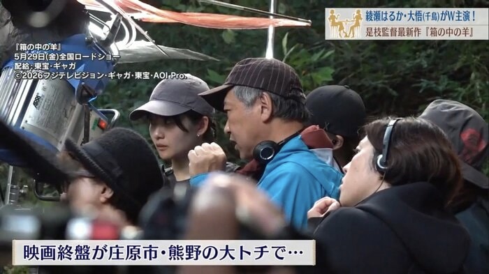 庄原市の森で映画終盤のシーンを撮影する是枝監督