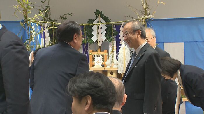 花角氏の事務所開き
