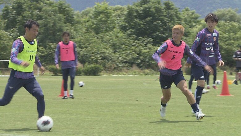 1桁順位を目指し　長野パルセイロが新シーズンに向けて始動　小林伸二監督が引き続き指揮　サッカーJ3｜FNNプライムオンライン
