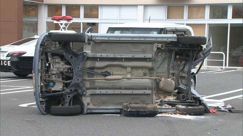 屋上駐車場から下ってきた乗用車が軽自動車に突っ込む　高齢男性が運転…操作誤ったか　神奈川・横須賀市｜FNNプライムオンライン