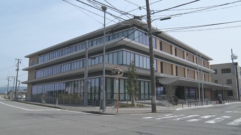 勤務中に業務と関係ないスポーツや芸能ニュースを1年間で約580時間閲覧　市役所に勤務する50代の副部長を停職1カ月「気になるワードがあると…」新潟・佐渡市｜FNNプライムオンライン