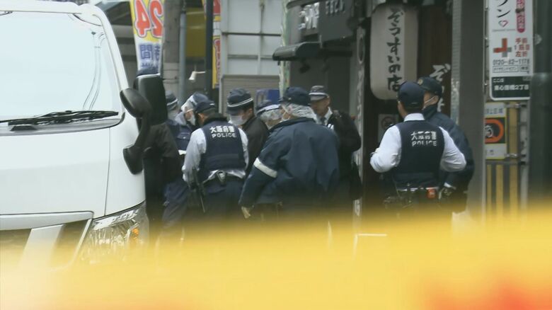 白昼の繁華街　男性2人が何者かに刺されたか　「同僚が足を刺された」と通報　2人は救急搬送　大阪・ミナミ｜FNNプライムオンライン