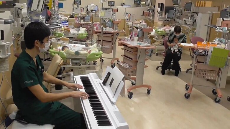【感動】新生児病棟に響き渡る医師の優しい歌声…「音楽の力」が心の救いと支えに　医師の弾き語りがSNSで反響｜FNNプライムオンライン