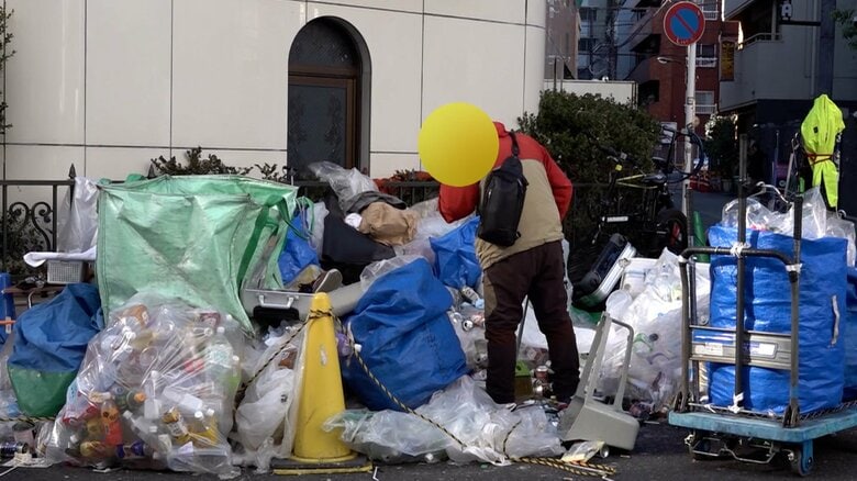 【衝撃】「金魚が癒やし」歌舞伎町の“廃墟ホテル”で暮らす70歳男性…月10万円以上の生活保護・アルミ缶売り生活「パチンコ好き」男性語る“生きがい”とは？｜FNNプライムオンライン