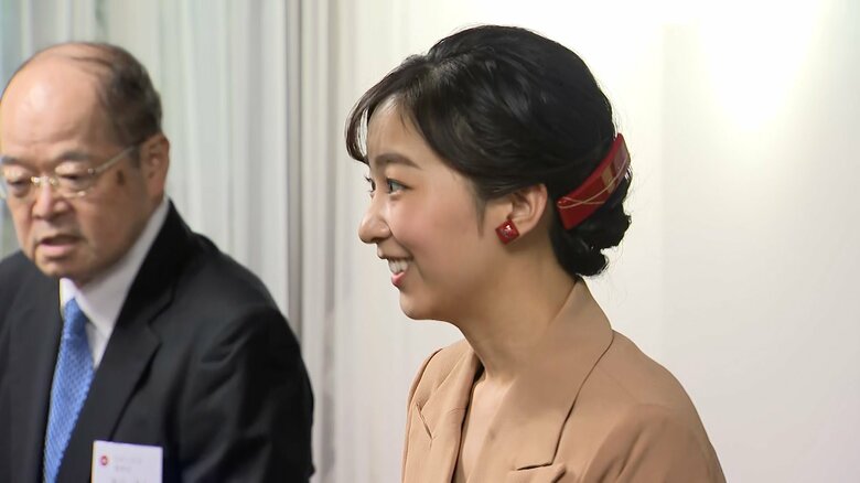 輪島塗の髪留めを付けて面会された