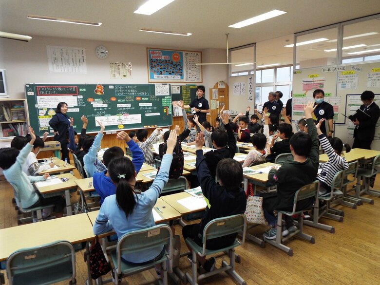 ティーム･ティーチングによる算数の授業（小学校4年生）