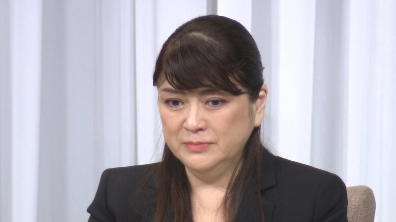 会見で涙を見せる藤島ジュリー景子前社長