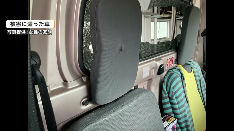 運転席側のヘッドレスト中央付近に残る何かが貫通した穴