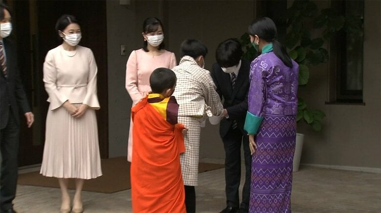 ブータンの王女と王子2人は、およそ1時間、秋篠宮邸で過ごしたという。
