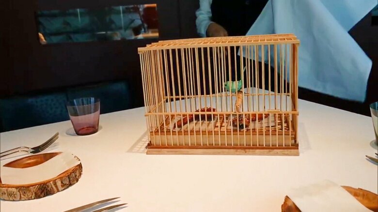 「さえずり聞こえる手羽先」