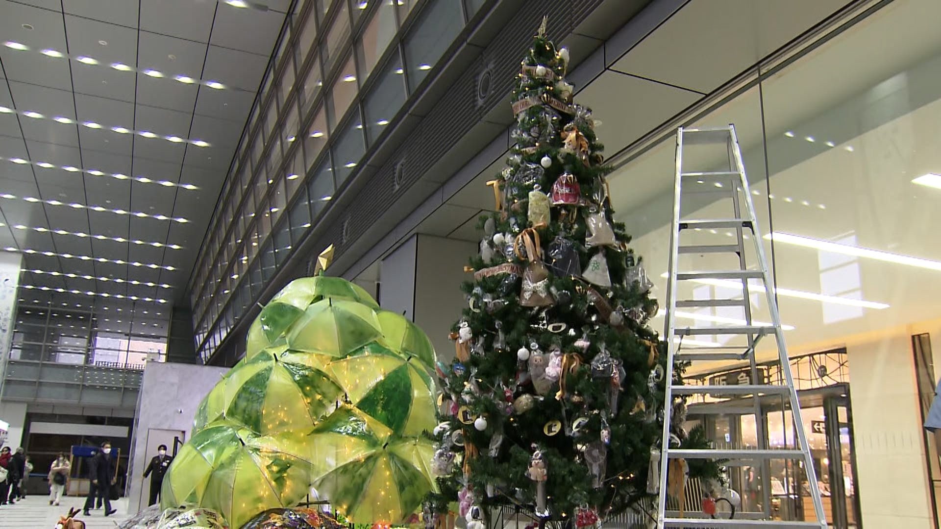 各地でクリスマス　駅の忘れ物を利用者に…1人暮らしの高齢者にお弁当のプレゼント　子どもたちは終業式　今夜から最強寒気到来