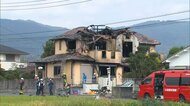 5人家族の住宅が全焼　焼け跡から母親と長男とみられる遺体　神…