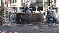 大阪・梅田のパイプ隆起事故　交通規制は数日間継続へ　地表に残る約1.6メートル部分は切断の方針