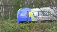 【特急列車がヒグマと衝突し脱線】車両の下にクマを巻き込み先頭車両の車輪が脱線＿乗客32人が車内で一夜を明かすもケガなし＿宗谷線の音威子府～稚内駅間で終日運転見合わせ＜北海道中川町＞