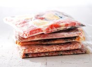 あなたの家にもあるはず!災害時に役立つ冷凍庫のストック食材と活用法のポイント