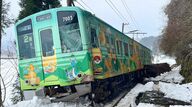 【脱線事故】縦横1.5メートル落石に電車が衝突し脱線　先頭車両の窓ガラスにひび　運輸安全委が現地調査へ【福井】
