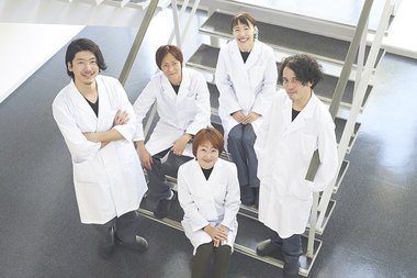 世界初・毛髪内部の新発見に成功したタカラベルモント研究開発のチームワークとは?(前編)