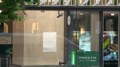 【中継】銀座で男がスプレーまいて25人が体調不良　銀行の柱に吹きかけられたような跡も　防犯カメラに男がスプレーまく様子が映る