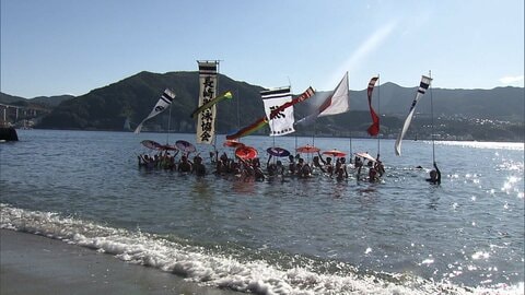 正月3日　列島各地で新春“恒例”行事　「ねずみ島」寒中水泳、筥崎宮で「玉せせり」、赤ちゃんレースや二十歳祝う式典も