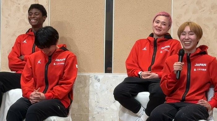 左から馬瓜エブリン、林咲希、吉田亜沙美、宮崎早織(13日、千葉県成田市での会見)