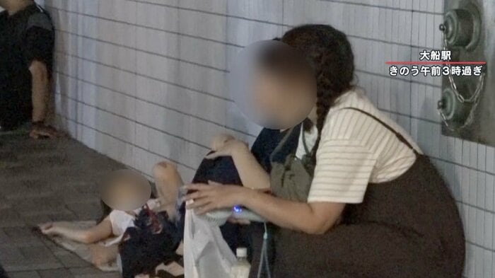 途方に暮れる親子