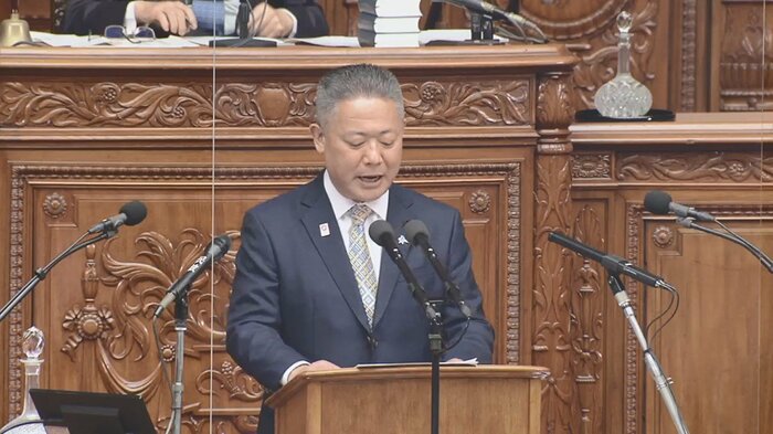 2日目の代表質問に立った維新・馬場代表(26日)