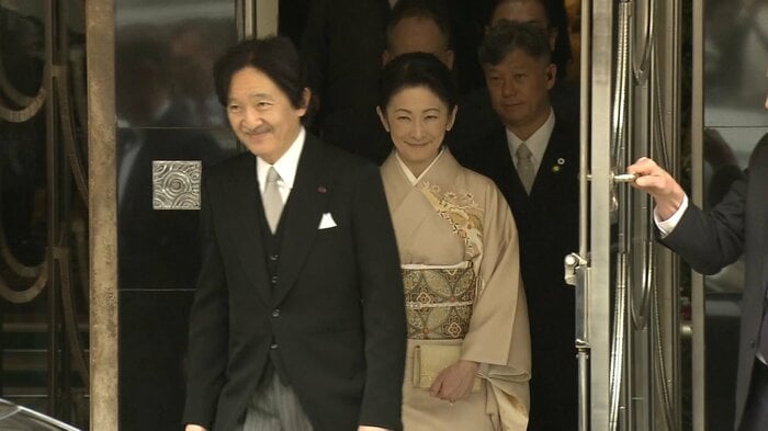 戴冠式出席のためホテルを出発される秋篠宮ご夫妻(5月6日)