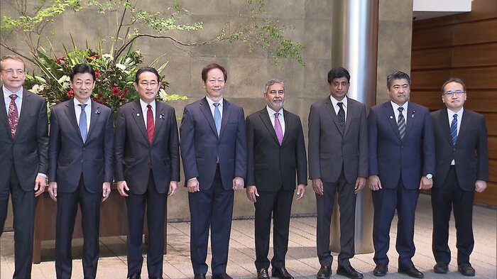 18日、台湾のTSMC、米のマイクロン・テクノロジーなど世界の半導体大手7社の幹部と会談した岸田首相