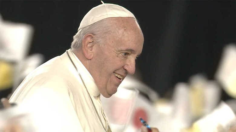 「結婚、それは苦難です（笑）」　世界中の人々を魅了するローマ教皇のユーモア ～ローマ教皇フランシスコ訪日同行取材記～｜FNNプライムオンライン