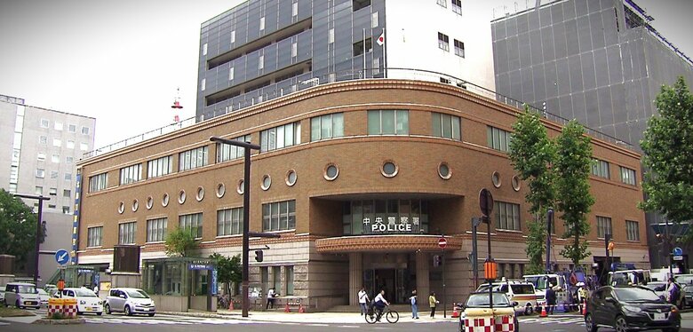 「店内で飲酒する迷惑な男がいる」コンビニの店内で20代女性の下半身を触った疑い…64歳男を逮捕「触った感触はない」「不愉快な思いをしたら申し訳ない」と供述 北海道札幌市｜FNNプライムオンライン