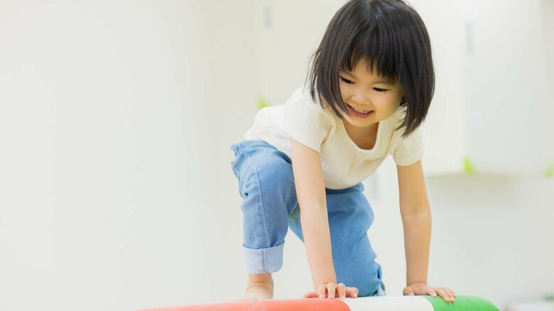うちの子は緊張しいで怖がりで…親の心配を“楽しい遊び”で軽減できる？子どもの発達を伸ばすための「LUMO」の運動療育｜FNNプライムオンライン