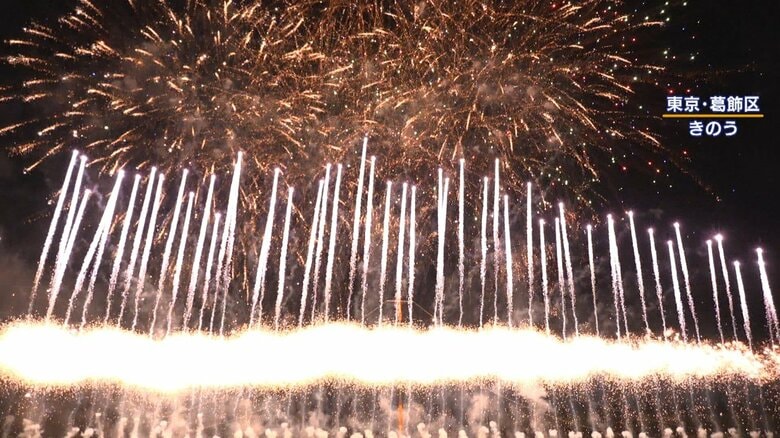 【猛暑】葛飾納涼花火大会に70万人　暑さ対策に“日傘ドーム”？場所取りに奔走する親子に密着！一部でトラブルも…｜FNNプライムオンライン