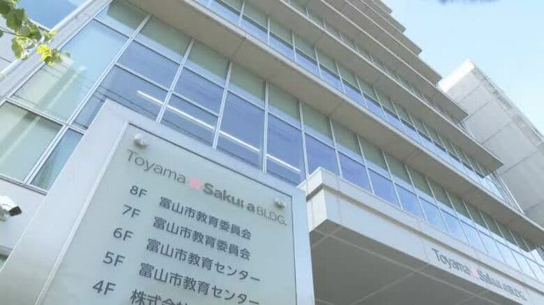 児童31人乗せたスクールバスが踏切内に取り残される　列車は400メートル手前で緊急停止　富山市｜FNNプライムオンライン