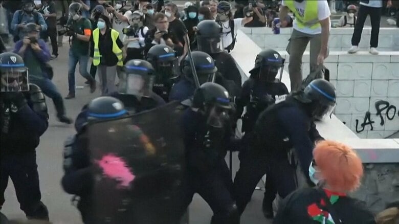 フランスで高校生ら25万人超が大規模デモ　教育環境の改善求め一部が警官隊と衝突｜FNNプライムオンライン