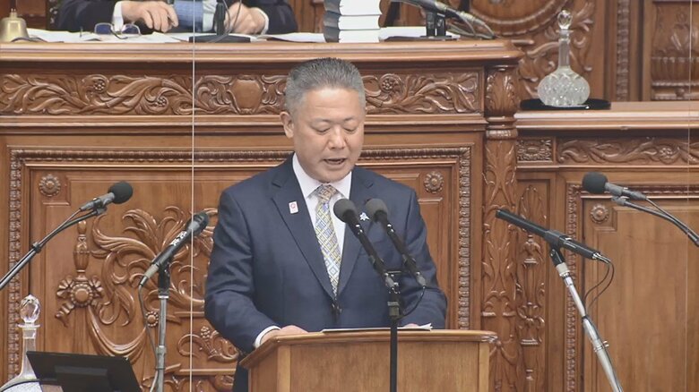 2日目の代表質問に立った維新・馬場代表(26日)