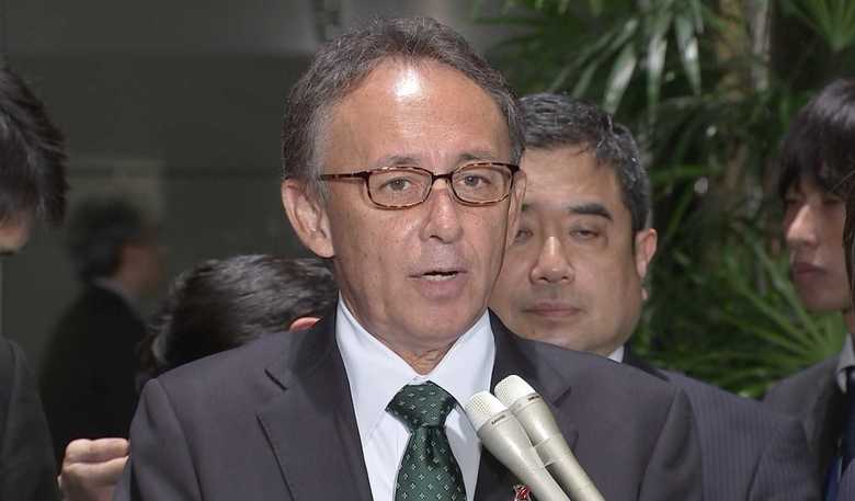 菅官房長官と会談した玉城デニー沖縄県知事(11月6日)