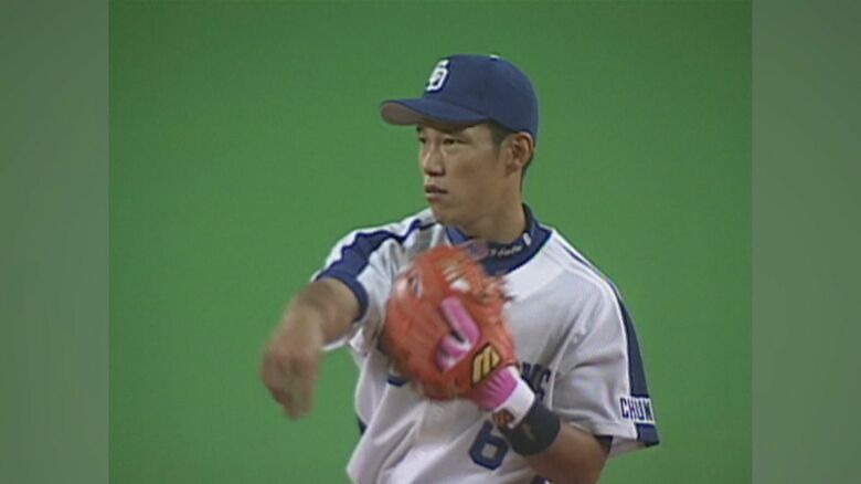 選手時代、華麗な守備を見せた井端弘和新監督