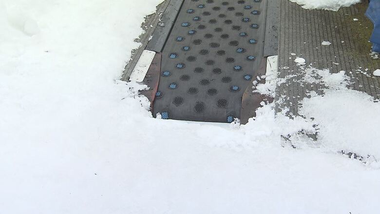 「動く歩道」の降り口