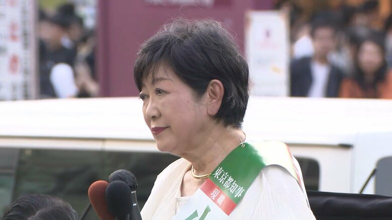 都知事選の街頭演説で激しいヤジに見舞われる小池知事（東京・新宿区　7月5日）