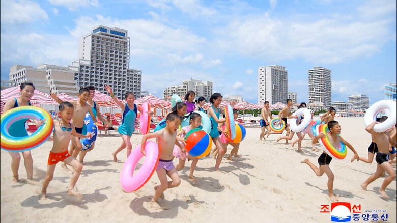 北朝鮮メディアは元山のビーチを楽しむ人々の様子を報じているが…