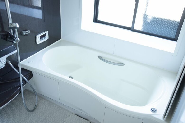 裁判所は窓の設置理由ではなく「何を見通せるのか」で判断した　※イメージ