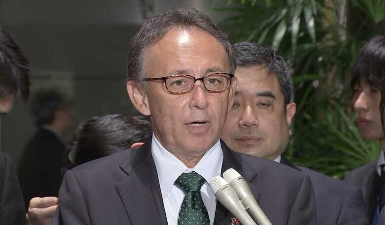 菅官房長官と会談した玉城デニー沖縄県知事（11月6日）